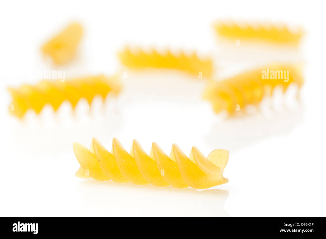 Les pâtes rotini italien sec non cuites Banque D'Images
