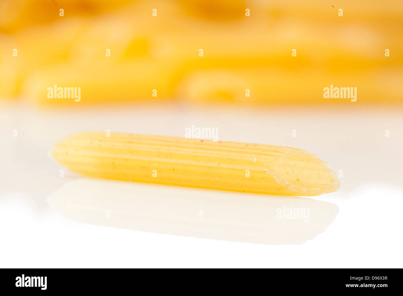 Penne à sec non cuit pâtes italiennes regata Banque D'Images