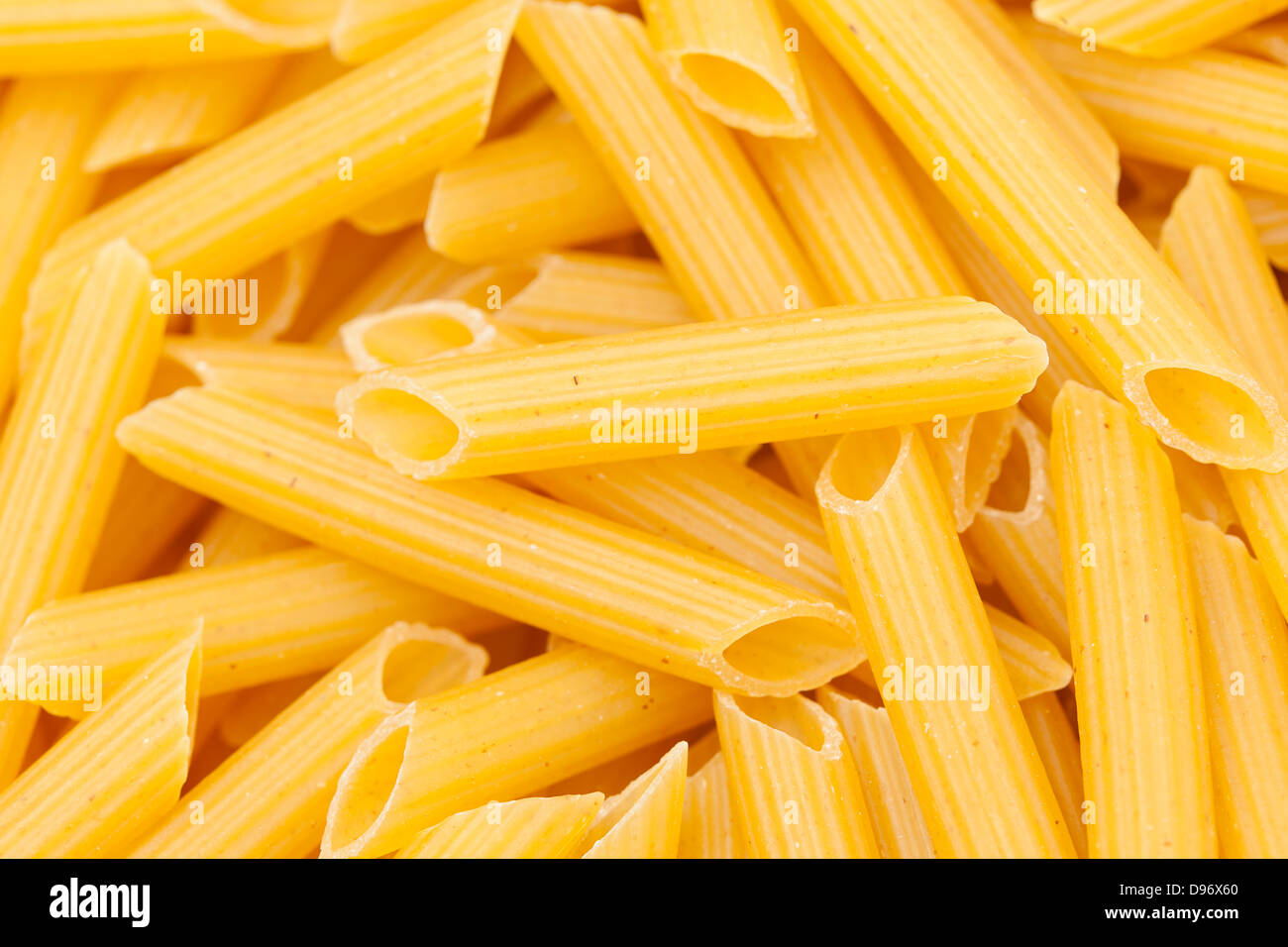 Penne à sec non cuit pâtes italiennes regata Banque D'Images