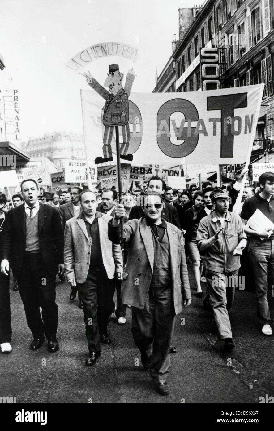 Les syndicalistes CGT en grève marchant de la Bastille à la Gare St Lazare, Paris, 29 mai 1968. Banque D'Images
