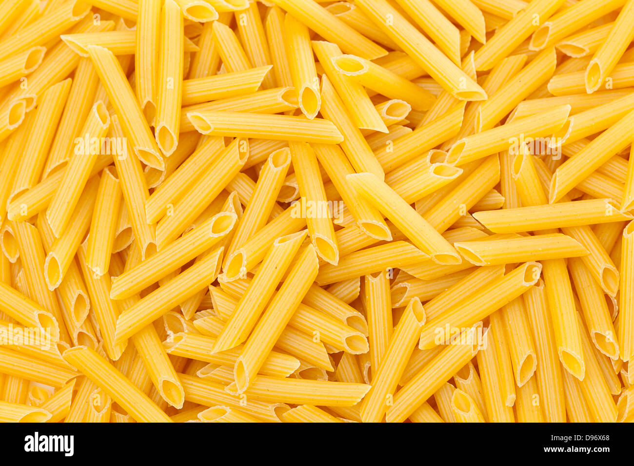 Penne à sec non cuit pâtes italiennes regata Banque D'Images