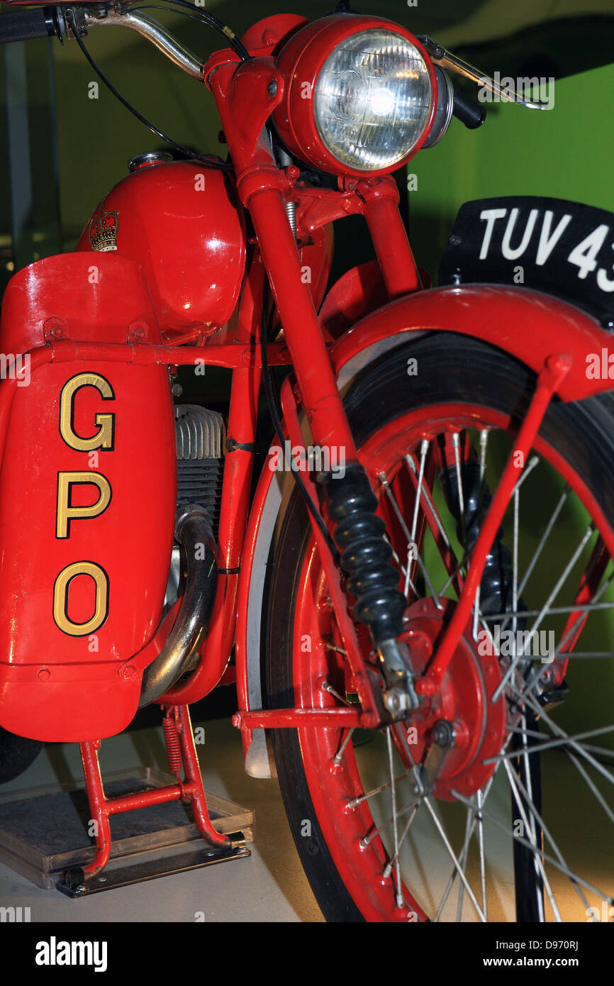 Moto GPO sur avis du Riverside Museum de Glasgow Banque D'Images