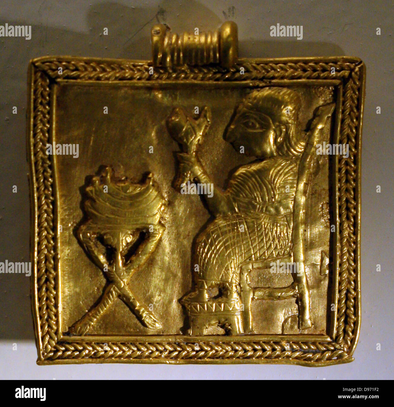 Broche en plaqué or à partir de l'Assyrie vers 9-7 siècle av. Banque D'Images