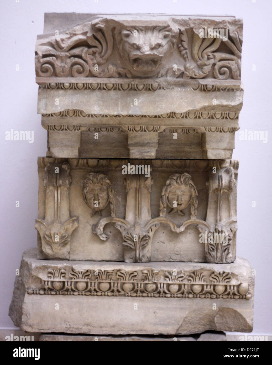 Temple de Zeus (Philios Trajaneum) entablement en ca. 115- 130 ANNONCE Banque D'Images