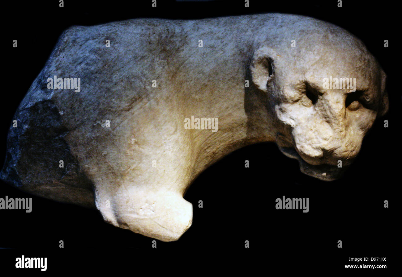 Partie avant d'un exécutant Leopard trouvés au Château de Saint Pierre, Bodrum Environ 350 BC. Cette statue pourrait représenter une panthère ou un léopard, mais probablement le dernier que les léopards sont décrites plus souvent dans l'art grec antique Le léopard était peut-être une partie d'un groupe de sculptures. Banque D'Images