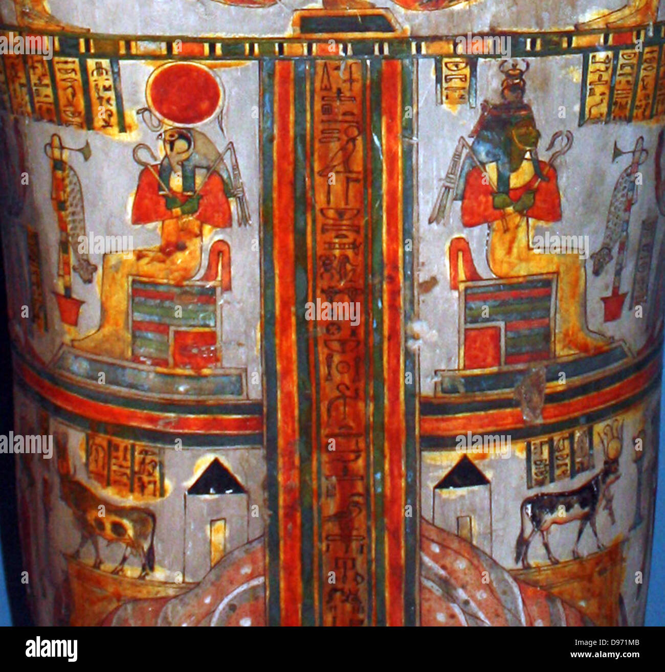 Cercueil en bois peint d'Denytenamun Incense-Bearer, du temple d'Amon. Début 22e dynastie, environ 945-850 BC de Thèbes. La décoration du couvercle comporte de nombreuses allusions à la renaissance grâce à l'Agence du dieu Soleil. Banque D'Images
