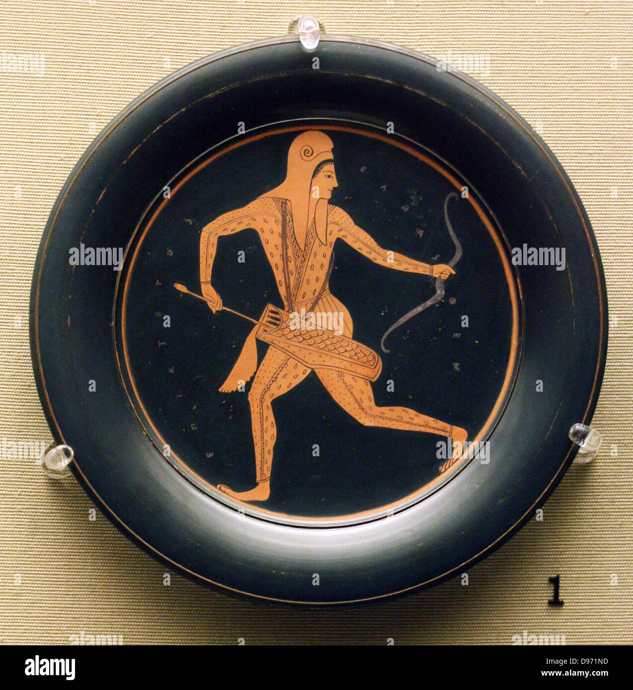 Plaque rouge compris, avec un archer fait à Athènes à propos de 520-500 BC ; signé par Epikleitos comme peintre. l'archer tire une flèche de son carquois qu'il se retourne pour tirer sur l'ennemi. Banque D'Images