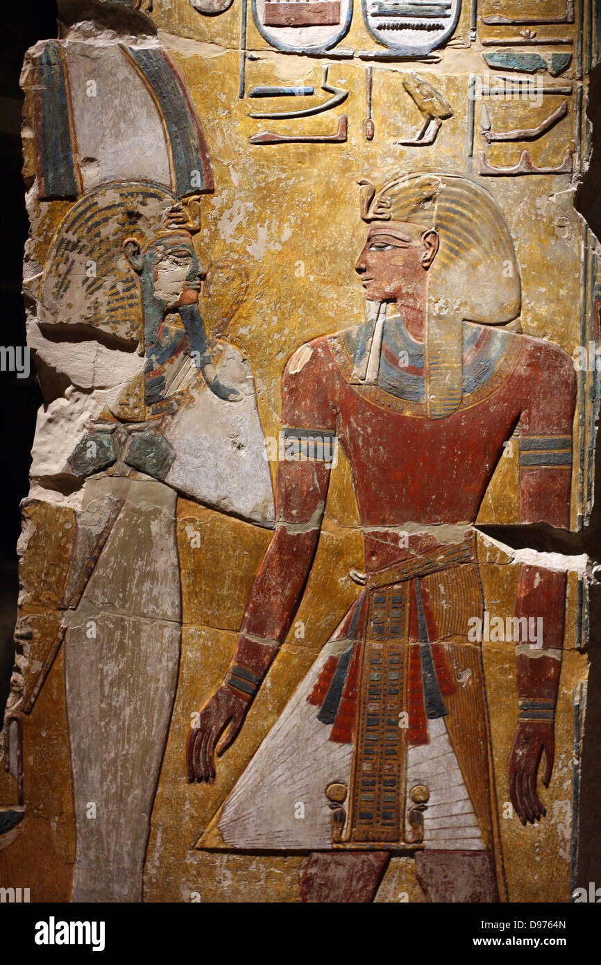 Fragment d'un pilier : roi Seti I en face du dieu Osiris. Nouveau Royaume, 19 autour de 1290 BC dynastique de la rive ouest de la Vallée des Rois, la Tombe de Seti 1 calcaire Banque D'Images