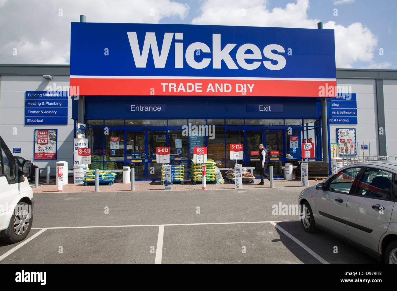 Commerce et magasin de bricolage Wickes entrée, Ipswich, Suffolk, Angleterre Banque D'Images