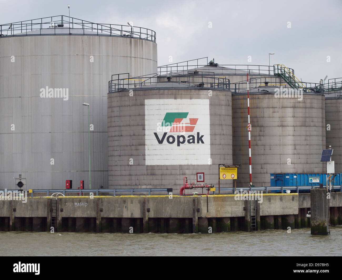 Le stockage et la distribution d'huile Vopak installations dans le port de Rotterdam, Pays-Bas Banque D'Images