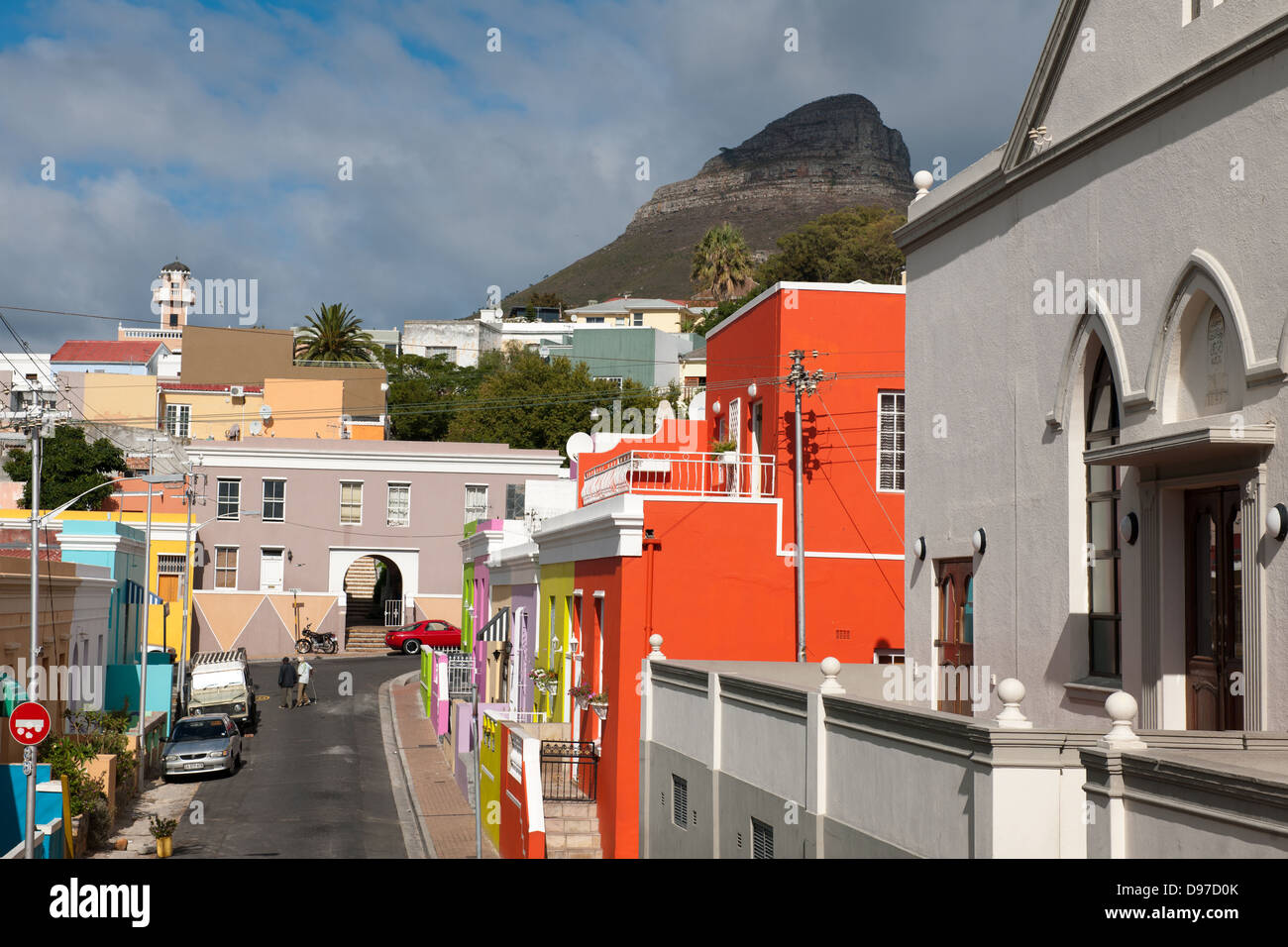 Chiappini Street avec Tête de Lion à l'arrière-plan, Bo-Kaap, Cape Town, Afrique du Sud Banque D'Images