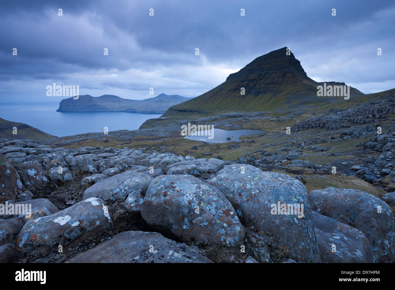 Skaelingur montagne sur l'île de Streymoy, îles Féroé, de l'Europe. En été (juin) 2012. Banque D'Images