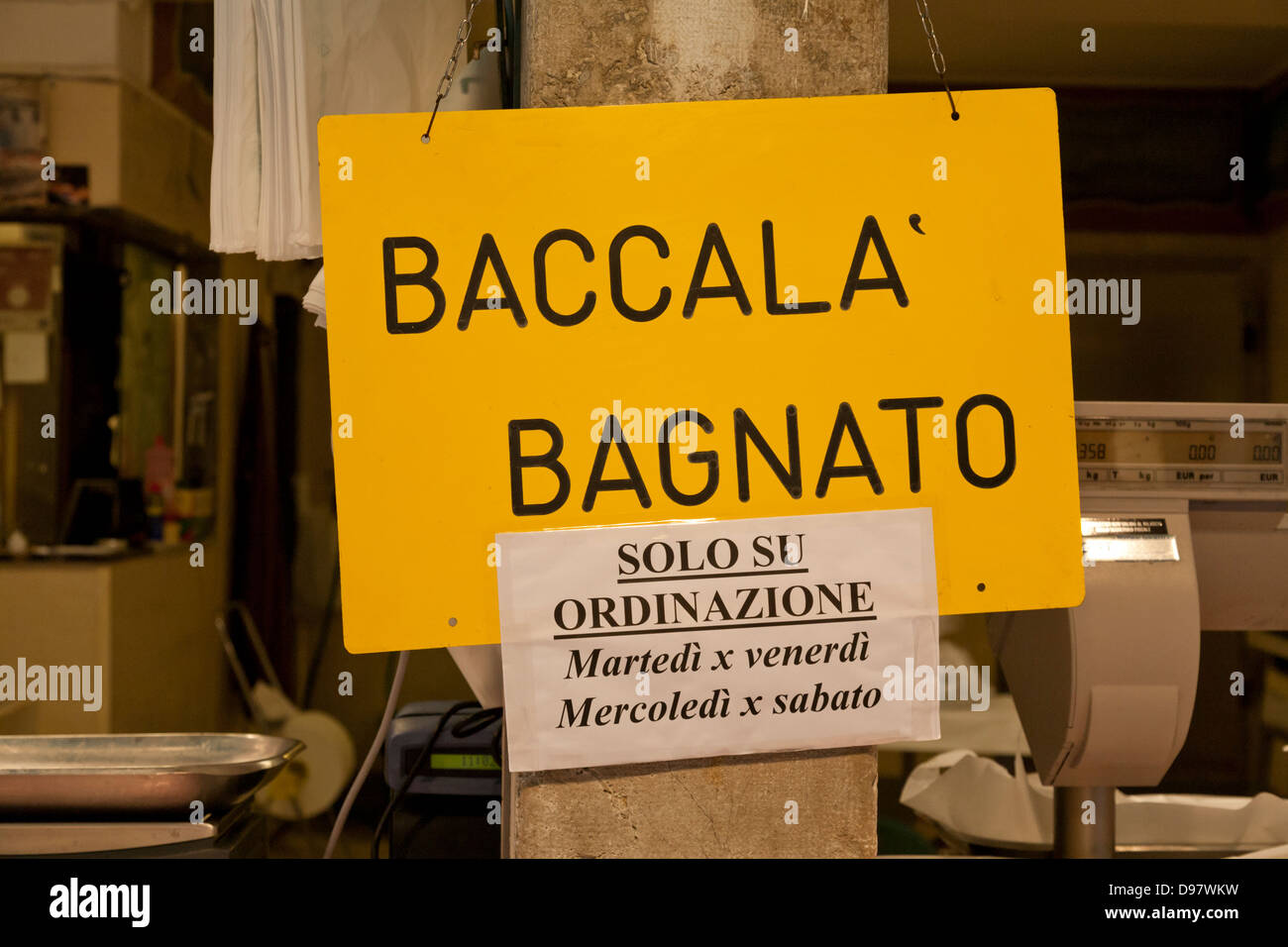 Baccala, Stockfish, morue séchée, de signer le marché du Rialto, Venise, Italie Banque D'Images