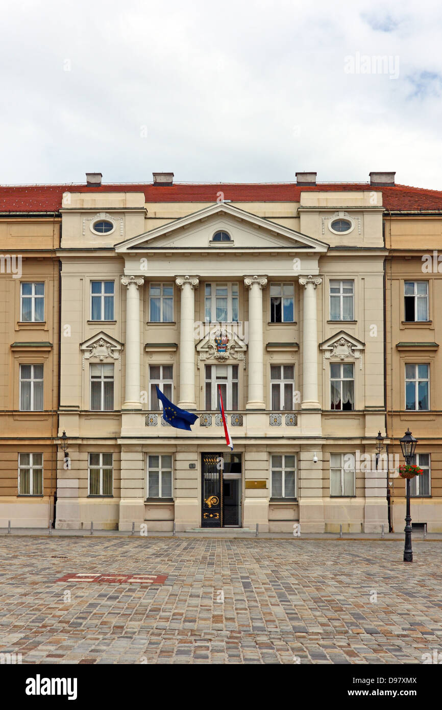Le Parlement croate avec les drapeaux de l'Union européenne et la Croatie Banque D'Images