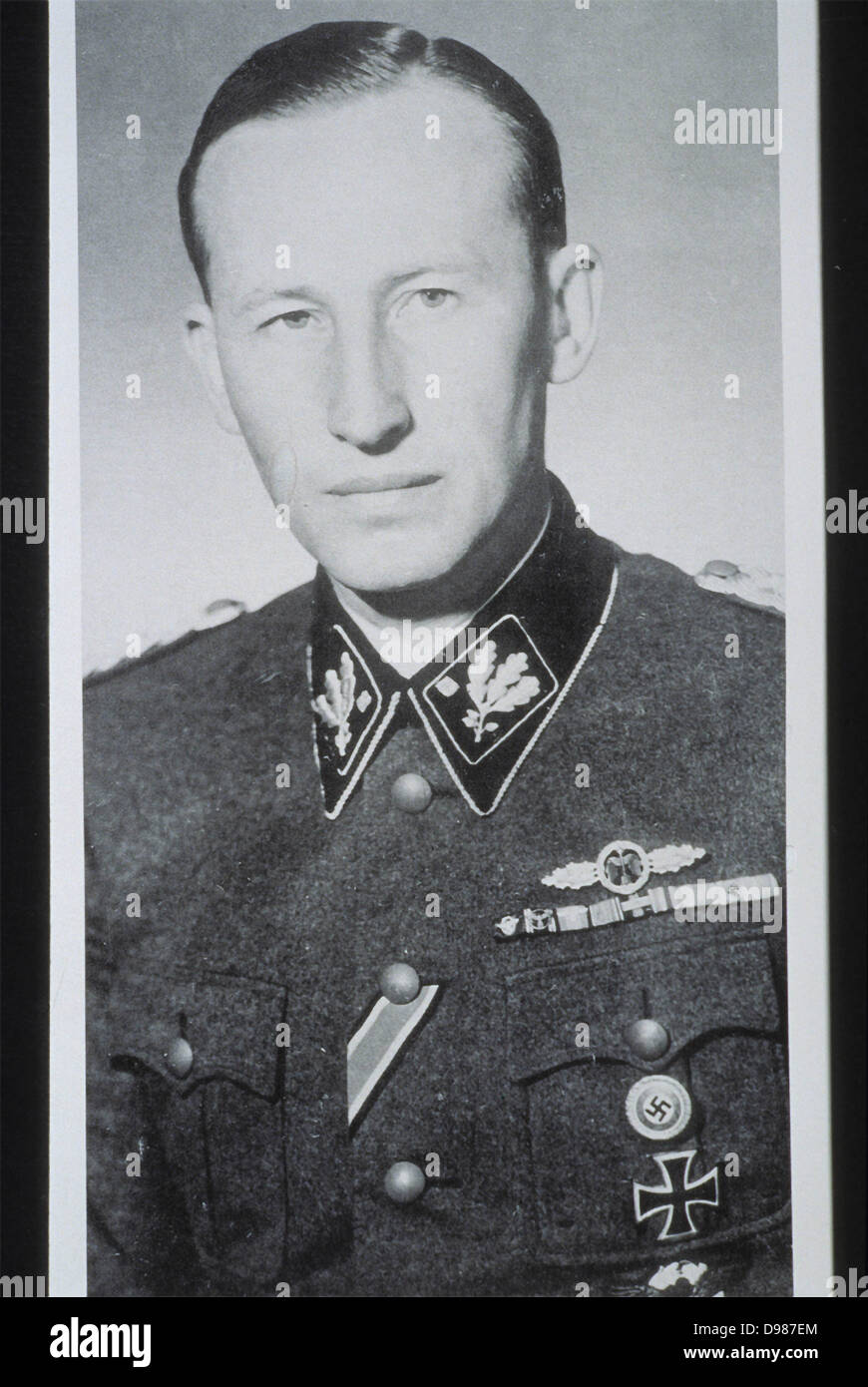 Reinhard Heydrich (1904-1942) SS-Obergruppenführer, chef du bureau principal de la sécurité du Reich (y compris la Gestapo nazie, SD et police) et Reichsprotektor (Reich) protecteur de Bohême et Moravie. Heydrich a présidé la 1942 conférence de Wannsee, qui a finalisé les plans pour l'extermination de tous les Juifs d'Europe dans ce qui est maintenant appelé l'Holocauste. Heydrich a été blessé dans une tentative d'assassinat à Prague le 27 mai 1942 et est mort plus d'une semaine plus tard en raison de complications découlant de ses blessures. Banque D'Images