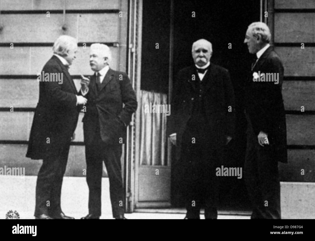 Conférence de paix de Paris qui a abouti au Traité de Versailles (1919) après la fin de la Seconde Guerre mondiale, l. Rencontre entre premiers ministres, de gauche à droite, David Lloyd George (GB), Orlando (Italie), Clémenceau (France) et le président Woodrow Wilson (USA). Banque D'Images