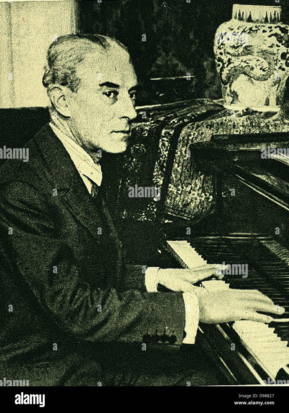 (Joseph) Maurice Ravel (1875-1937) compositeur français, au piano. Après une photo. Banque D'Images