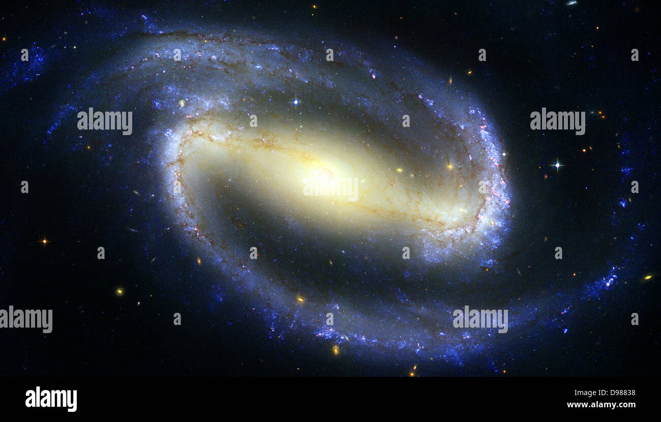 Le télescope Hubble a capturé un affichage de Starlight, gaz incandescents, et que la silhouette de sombres nuages de poussière interstellaire dans ce Banque D'Images