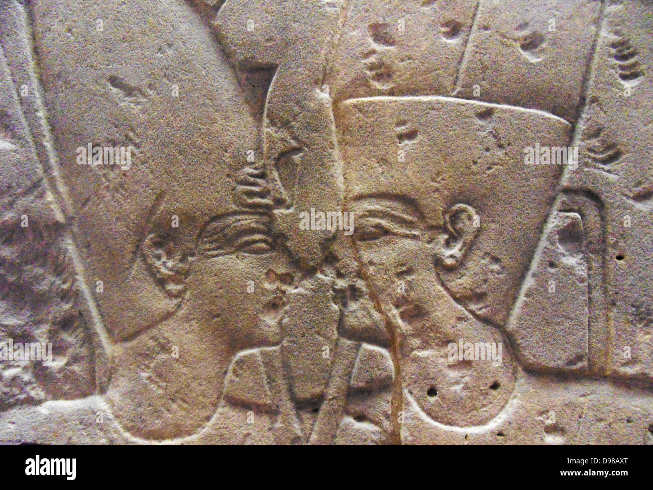 Amon face à un pharaon égyptien. Banque D'Images