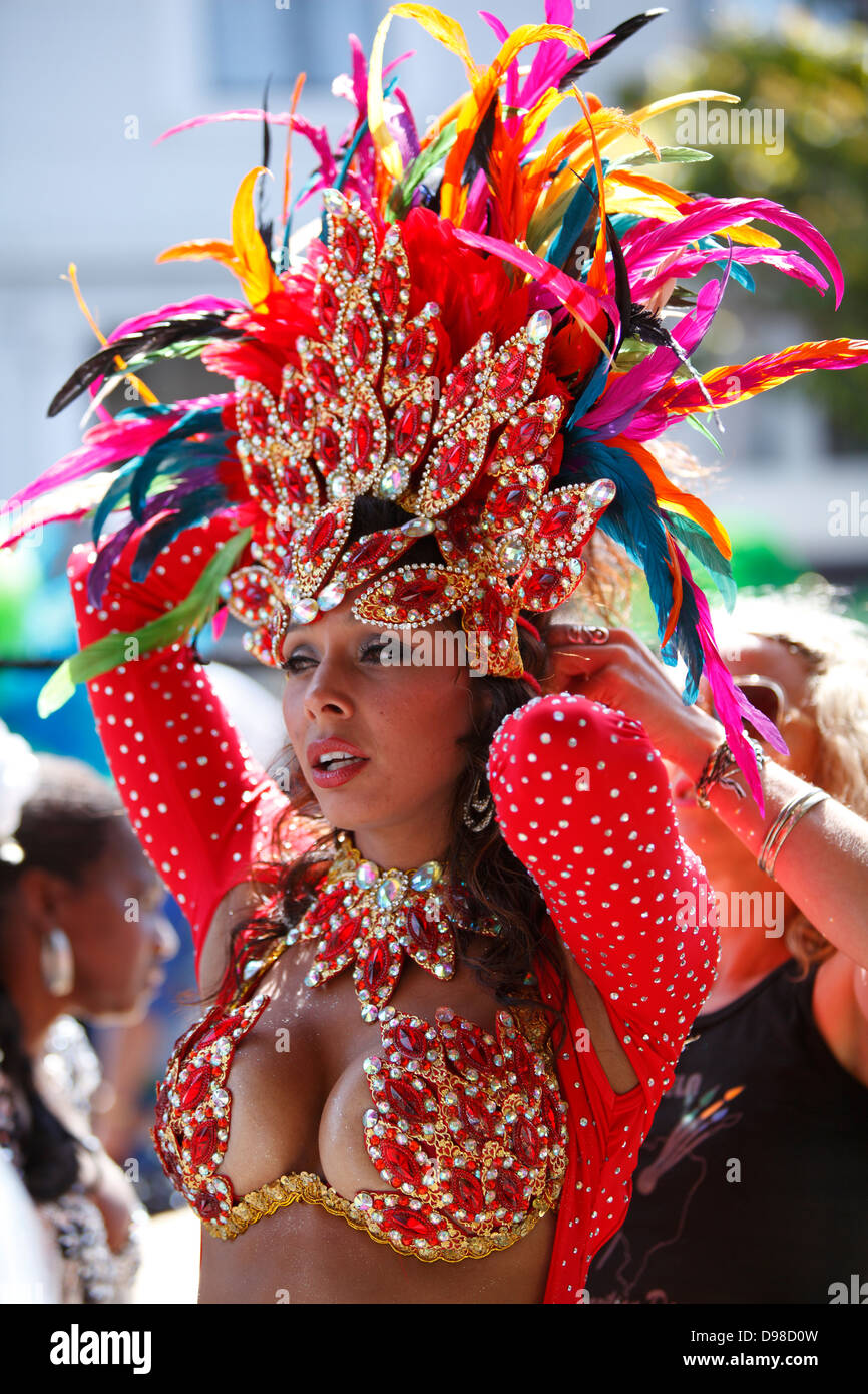 Portrait en couleurs de carnaval participant, Mission District, San Francisco, California, USA Banque D'Images