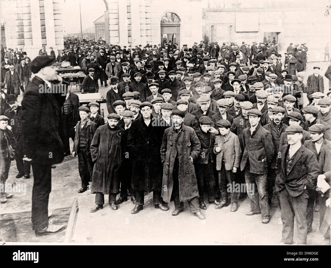 Open air réunion électorale dans les quais de Portsmouth, Hampshire, Angleterre, 1910. Banque D'Images