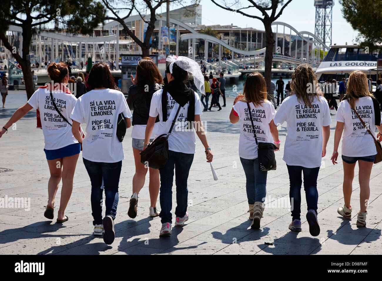 L'espagnol hen party week-end femmes dans le port Vell de barcelone catalogne espagne Banque D'Images