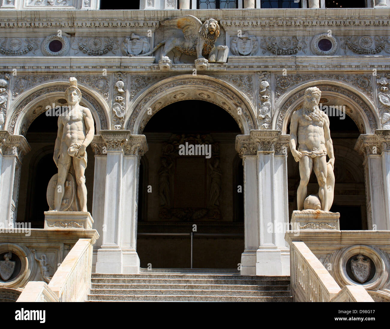 (Détail) caractéristique de l'architecture du Palais des Doges à Venise, Italie. Le palais était la résidence du Doge de Venise, le Banque D'Images