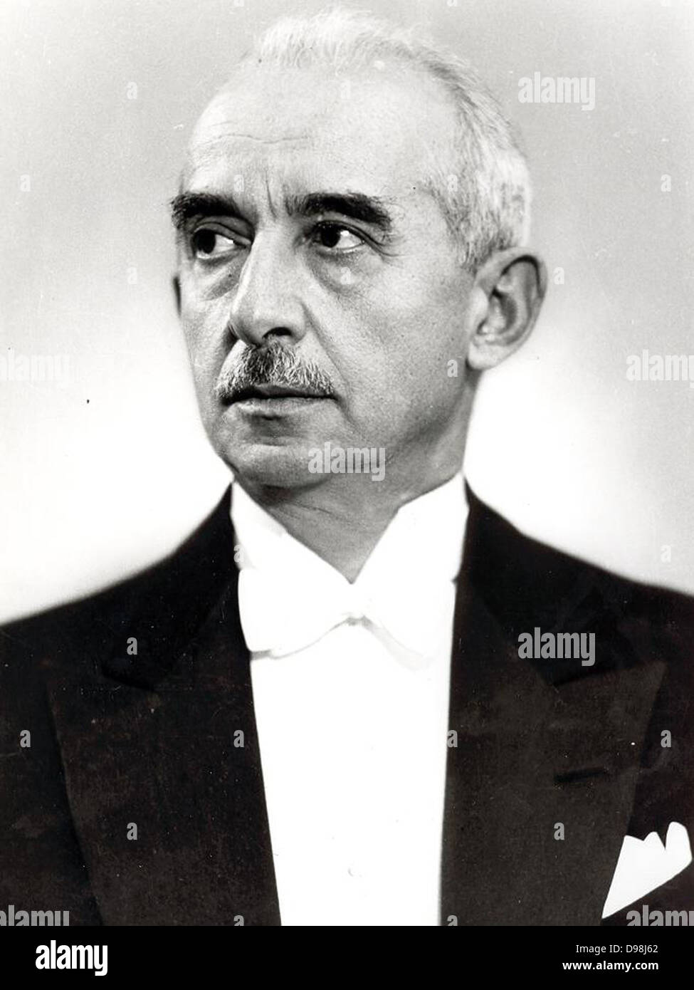 Mustafa Ismet Inönü (prononciation turque : 24 septembre 1884 - 25 décembre 1973) était un général de l'armée turque,[1] Le premier ministre et le deuxième Président de la Turquie 11 novembre 1938 - 22 mai 1950 Banque D'Images