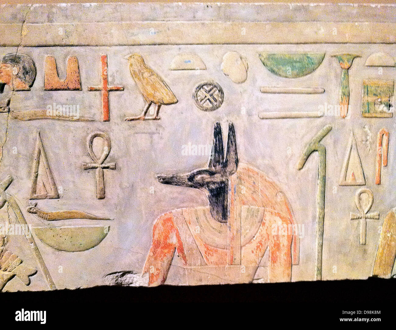 Soulagement de calcaire réutilisée Amememhat I, a statué 1985-1956 BC de Lisht Pyramide du Nord. Les reliefs ont été ré-utilisés dans les fondations du temple d'Amenemhat Royal-Cult sur le côté est de la pyramide. Banque D'Images