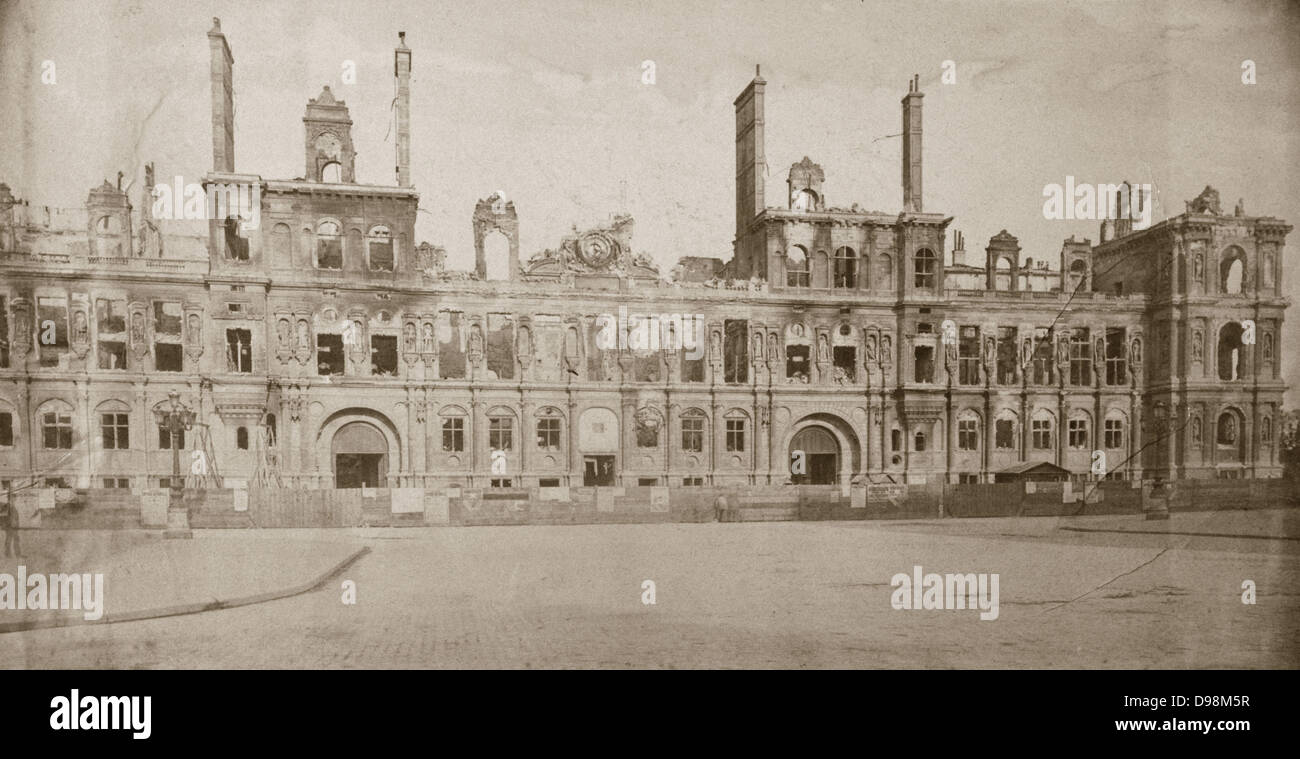 Commune de Paris 26 mars-28 mai 1871. Ruines de l'Hôtel de Ville, incendié par les Communades. Photographie. Banque D'Images