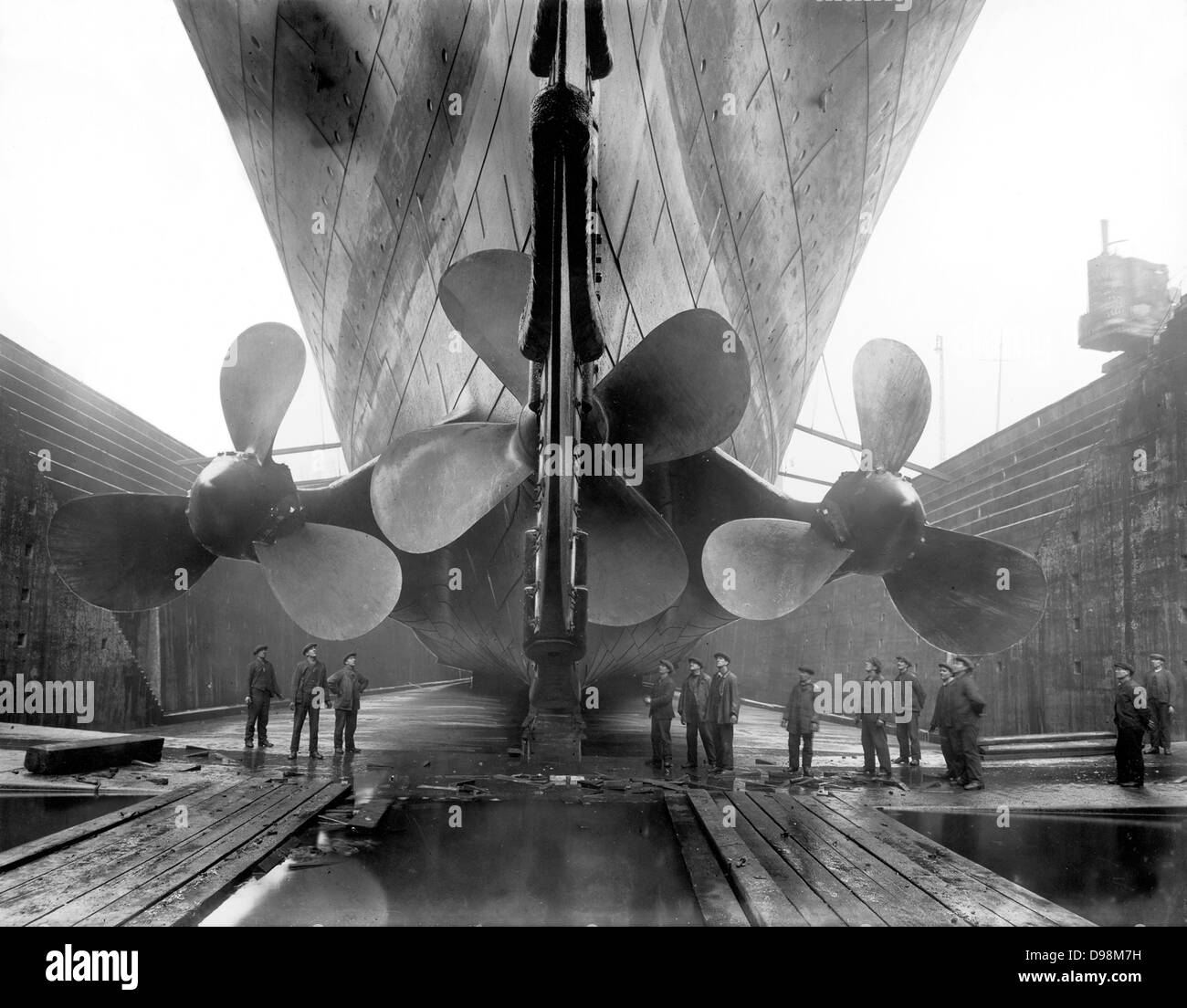 Les hélices du Titanic en cale sèche à Belfast, en Irlande, avant son lancement en 1912 Banque D'Images