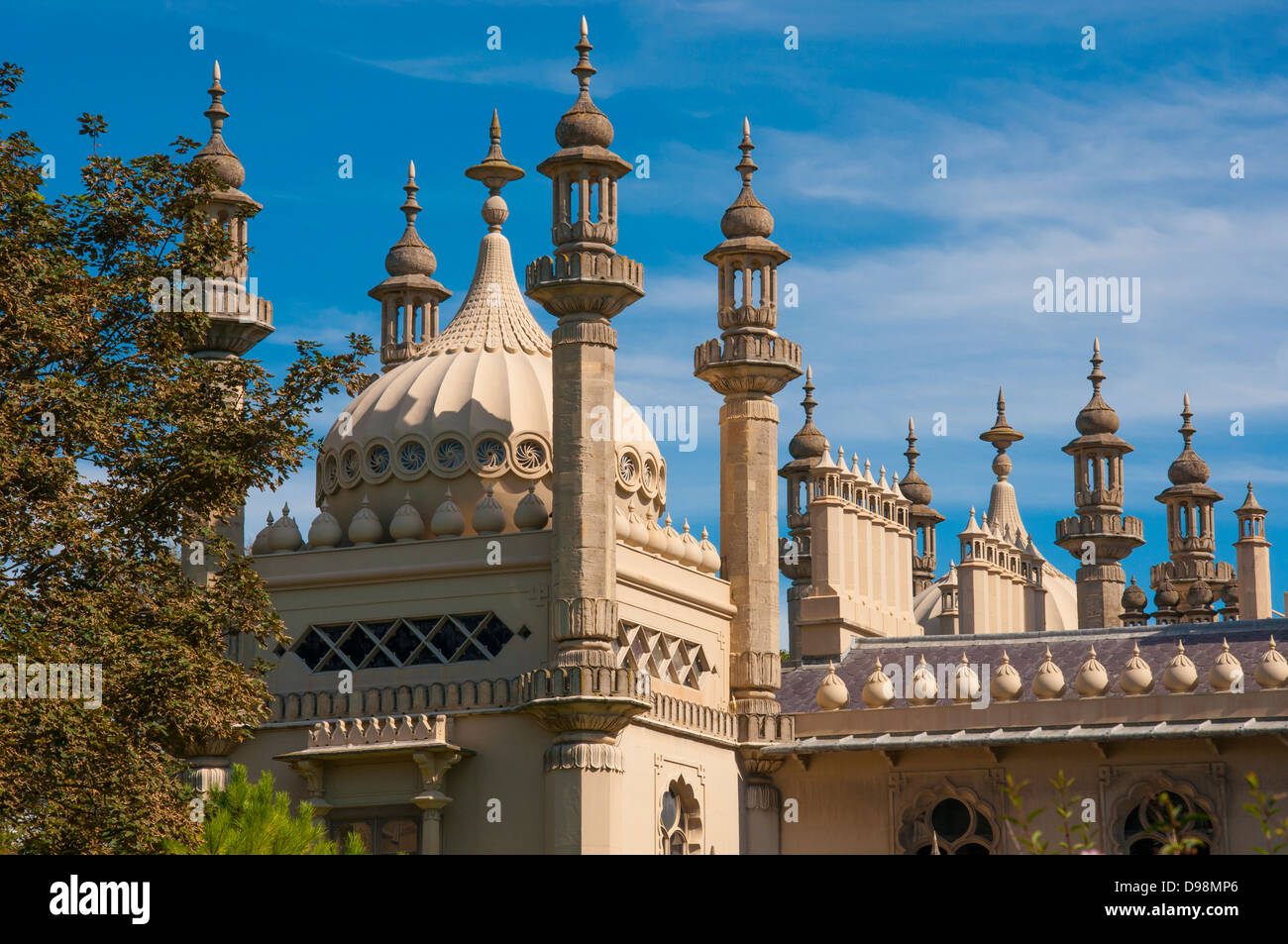 Une vue de la partie supérieure du Pavillon Royal, un lieu historique et bâtiment classé à Brighton, sur la côte sud de l'Angleterre, Royaume-Uni. Banque D'Images