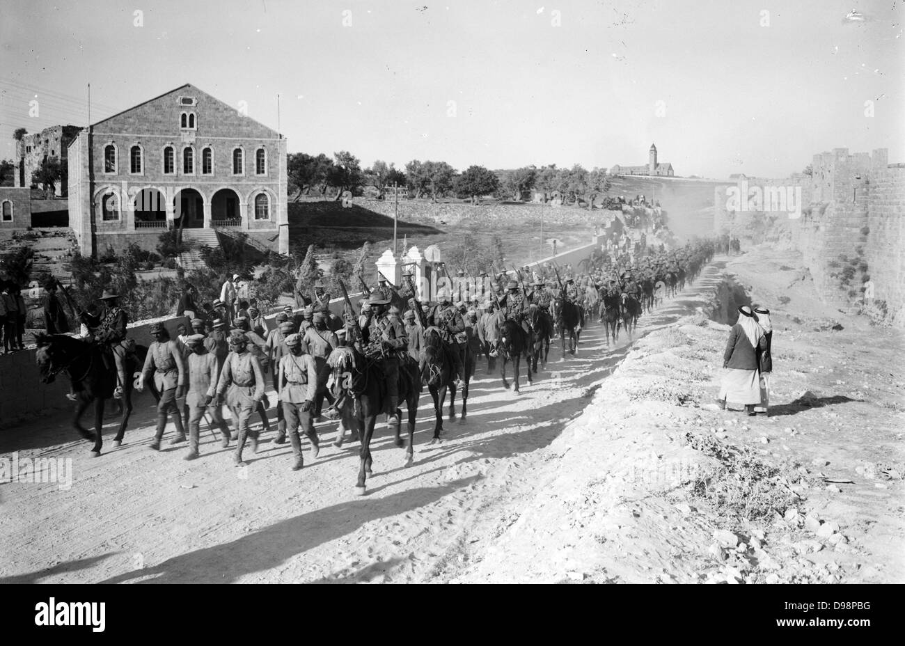 La Première Guerre mondiale, la Palestine1914-1918/ : officiers allemands colonne principale de 600 prisonniers de l'armée allemande/Ottomans capturés près de Jéricho, 15 juillet 1918. La Force expéditionnaire égyptienne britannique Allenby australienne turc Banque D'Images