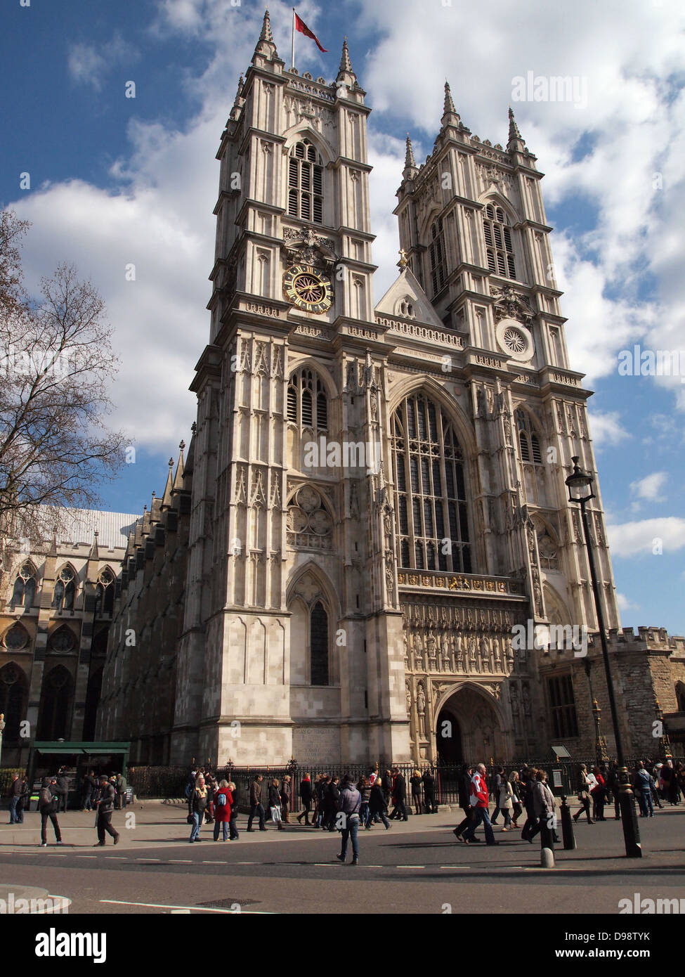 L'Abbaye de Westminster London Royaume Uni avec la vie de la rue animée Banque D'Images