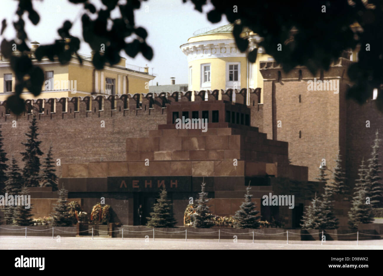 Le mausolée de Lénine, place Rouge, Moscou, c1980. Vladimir Ilitch Lénine (1917-1924) dirigeant bolchévique russe. Urss soviétique communiste Banque D'Images