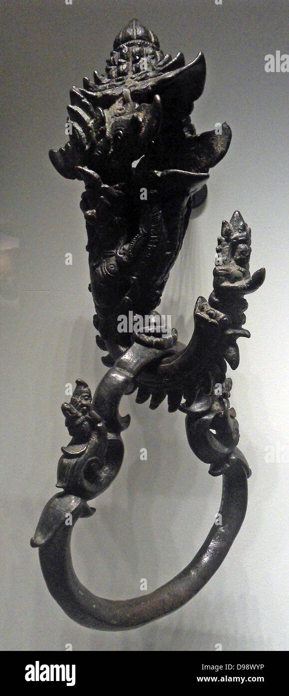Crochet et anneau de litière. 12e siècle, 13e siècle, style du Bayon en bronze du Cambodge. Banque D'Images