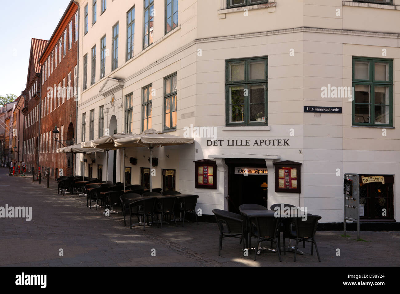 DET LILLE APOTEK, la petite pharmacie, à partir de 1720, le plus vieux restaurant de Copenhague, Danemark, situé dans la région de l'quarts. Banque D'Images