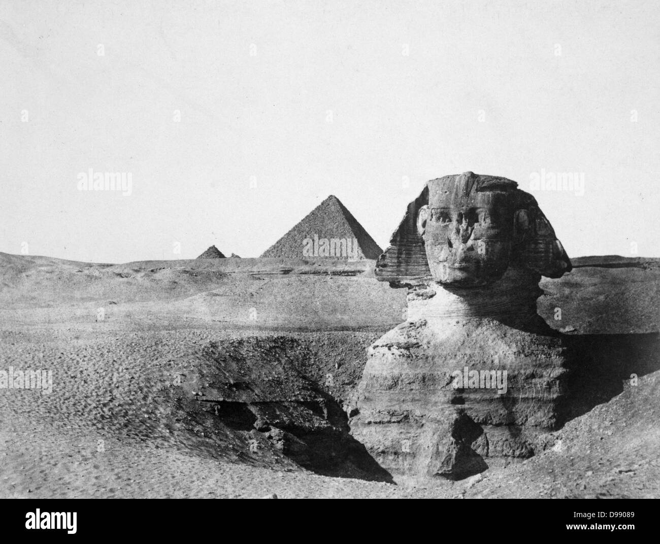 Le Sphinx avec les pyramides en arrière-plan, 1852. Giza, Egypte. Photographie par Maxime Du Camp (1822-1894), photographe français. L'archéologie de l'Égypte ancienne Banque D'Images