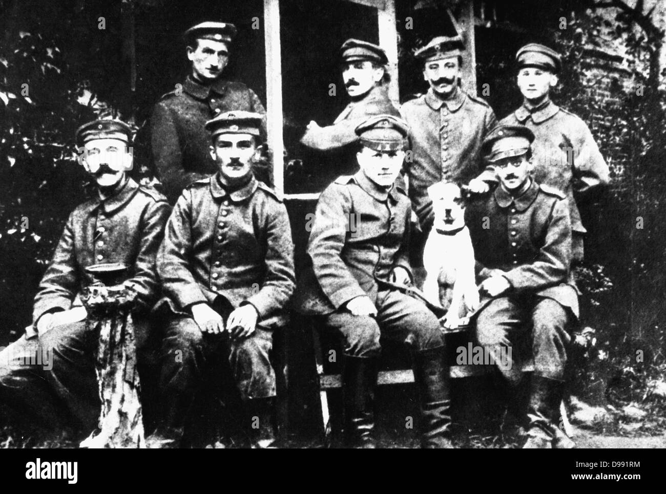Hitler avec d'autres soldats allemands circa 1914-18 Banque D'Images