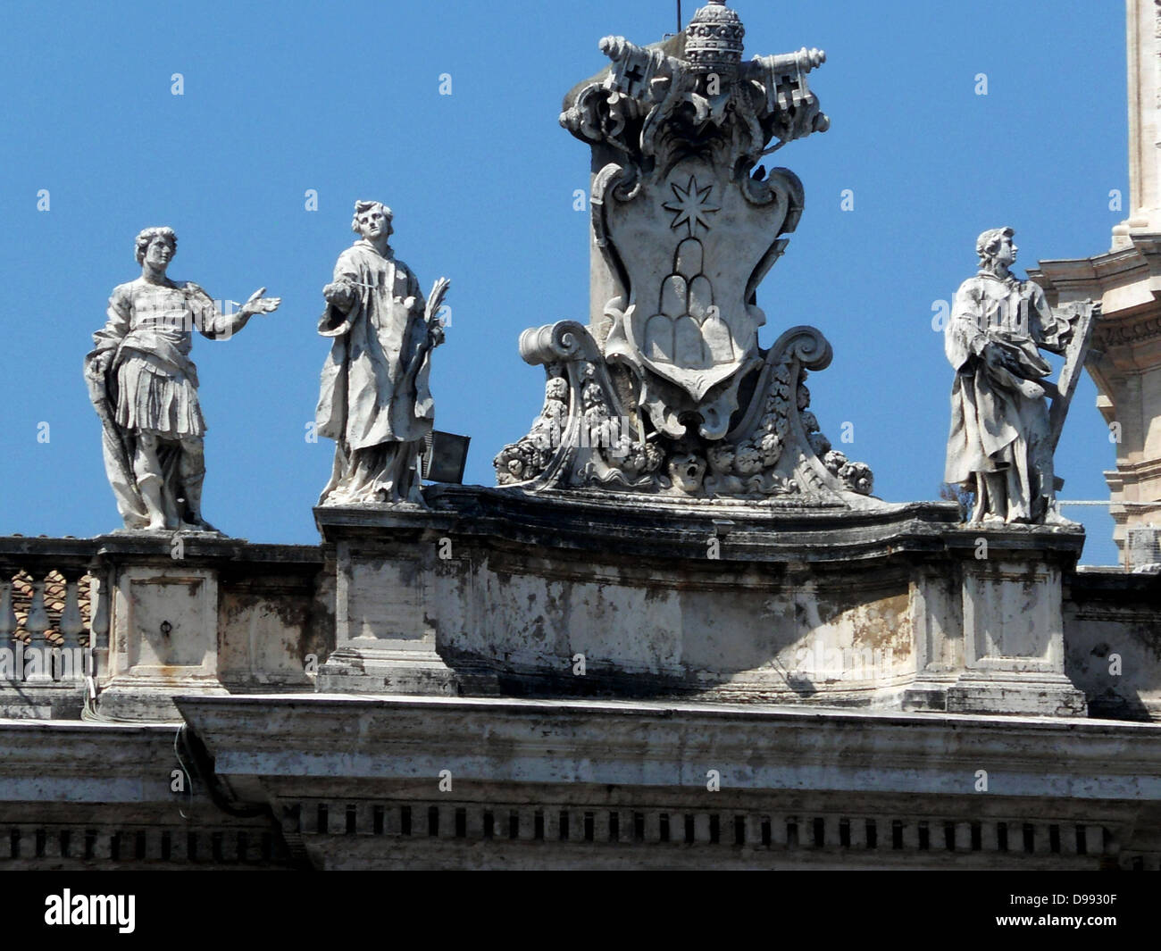 Sculptures de style baroque dans les jardins du musée du Vatican, Rome. Le Pape Jules II a fondé les musées au début du 16ème siècle. Banque D'Images