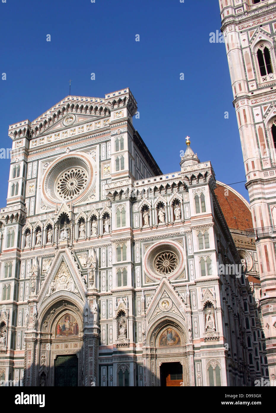 La cathédrale de Florence la basilique Santa Maria del Fiore est la cathédrale (Duomo) de Florence, Italie, commencé en 1296 dans le style gothique à la conception d'Arnolfo di Cambio et achevé en 1436 avec l'structurellement dome conçu par Filippo Brunell Banque D'Images