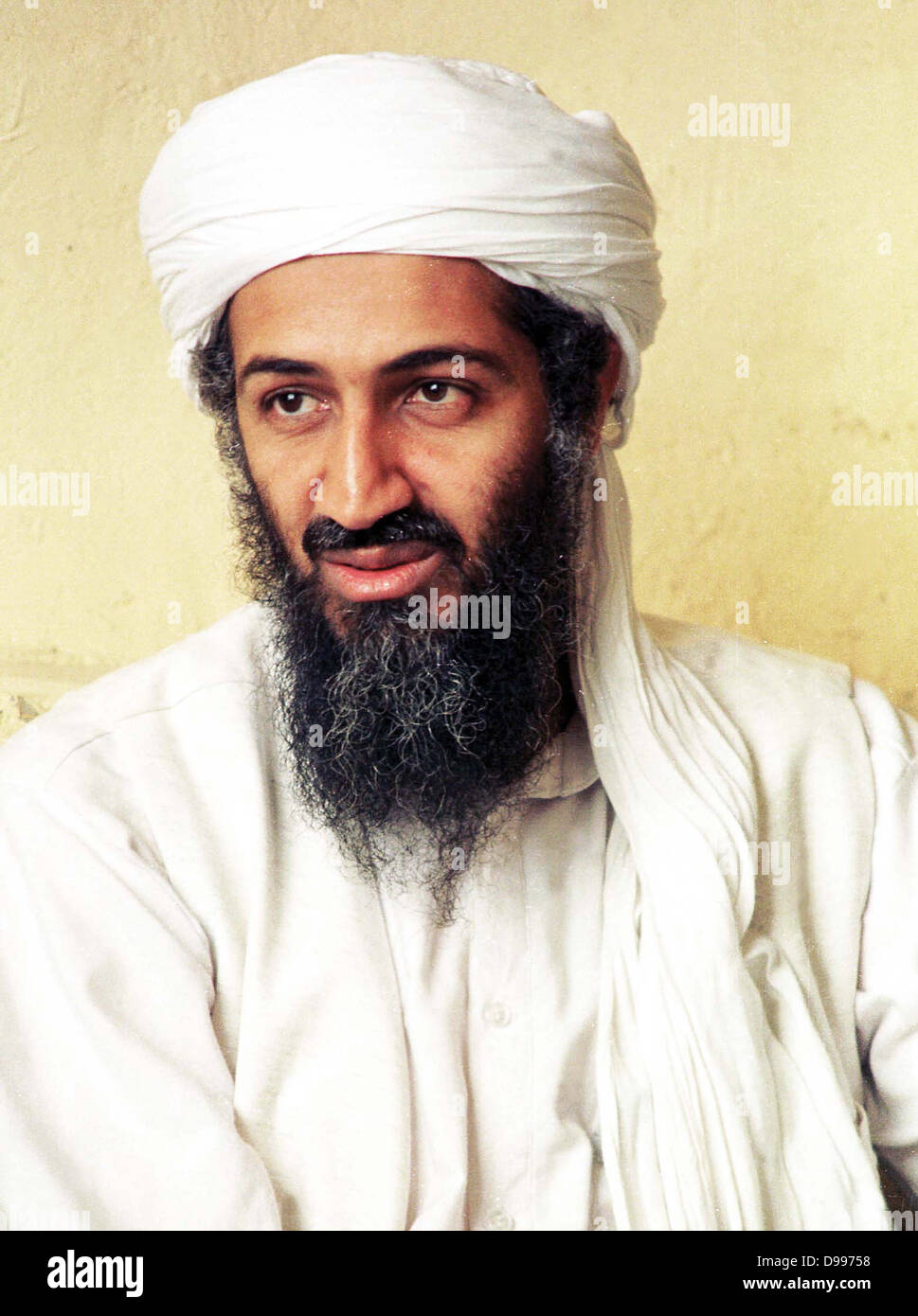 Oussama ben Laden né le 10 mars 1957. membre de la famille Ben Laden en Arabie éminent et le fondateur de l'organisation extrémiste islamique al-Qaïda, mieux connu pour les attaques du 11 septembre contre les États-Unis et de nombreux autres grand nombre de victimes des attaques contre des cibles civiles et militaires. Banque D'Images