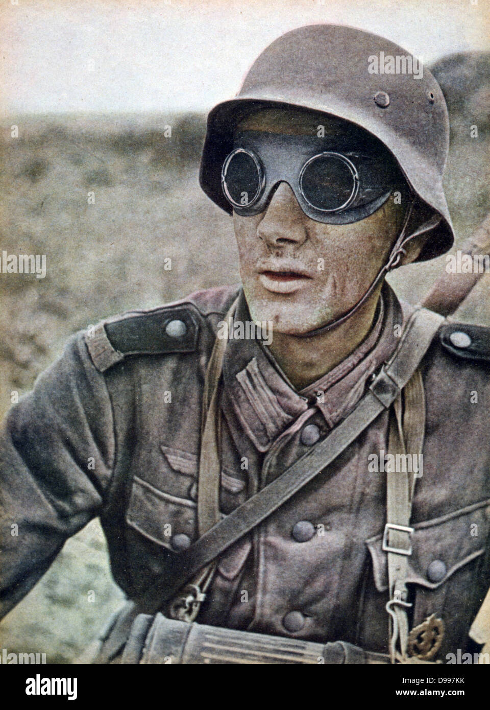 La Seconde Guerre mondiale - Front russe : moto allemande de l'estafette. À partir de 'Signal', la propagande allemande Magazine, septembre 1942. Soldat, militaire, casque, lunettes Banque D'Images