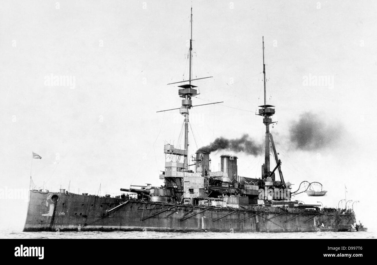 "HMS Victory', pré-dreadnought britannique cuirassé blindé construit 1905-1908 pour la Marine royale. Principalement un bateau à vapeur au charbon, elle a également procédé à l'huile de s'étendre sa gamme. La Marine, Marine Banque D'Images