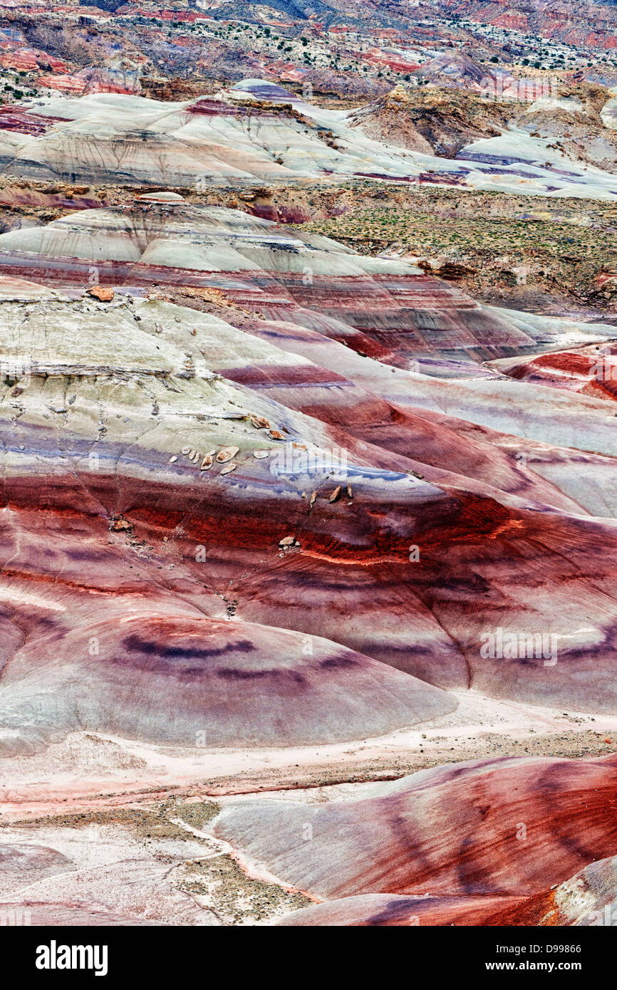 Nuit pluie de cendres volcaniques colorés enrichit les dépôts à la bentonite Hills en Utah's Capitol Reef National Park. Banque D'Images