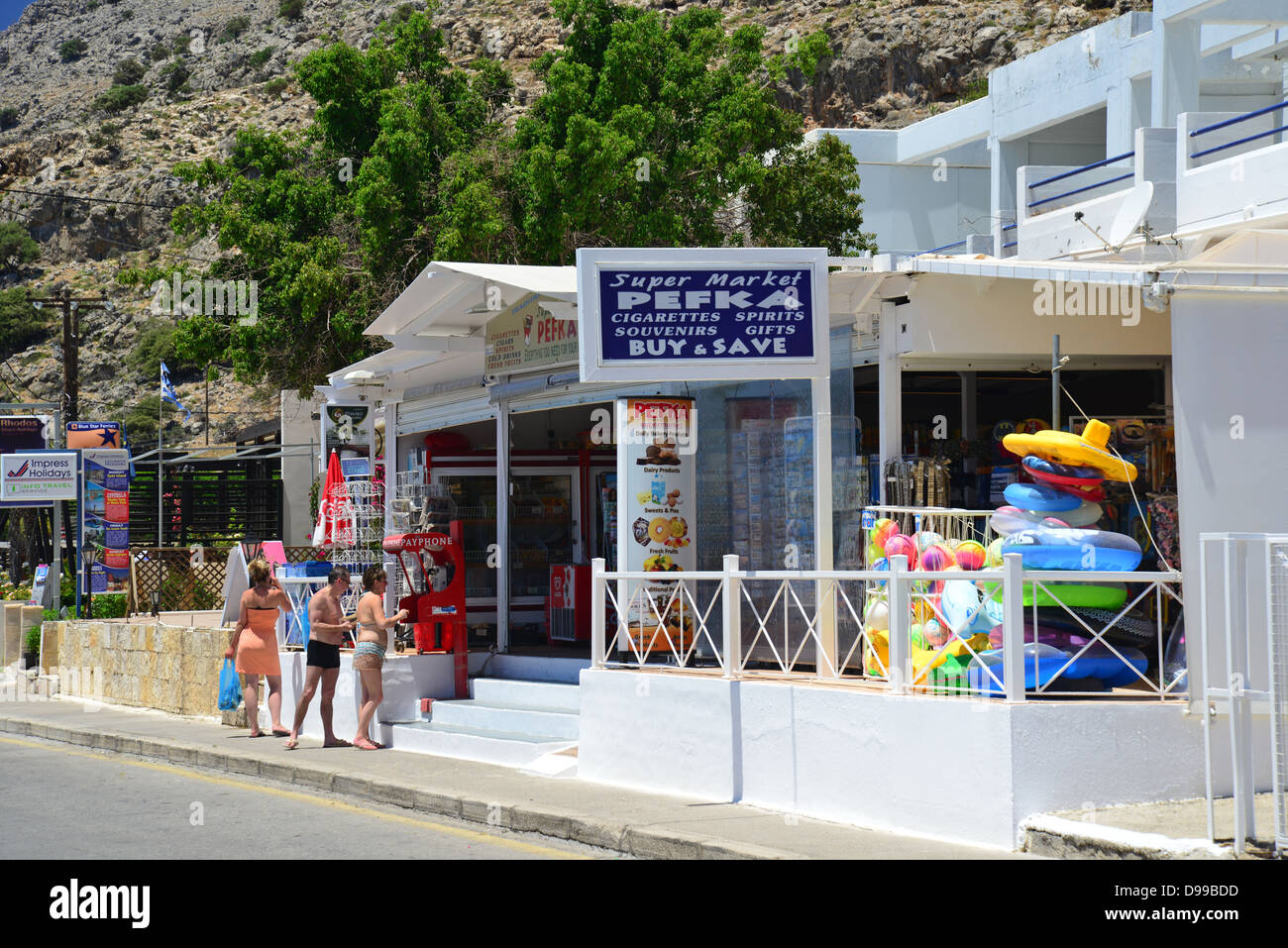 Supermarché Pefkos, Pefkos, Rhodes (Rodos), du Dodécanèse, Grèce, région sud de la Mer Egée Banque D'Images