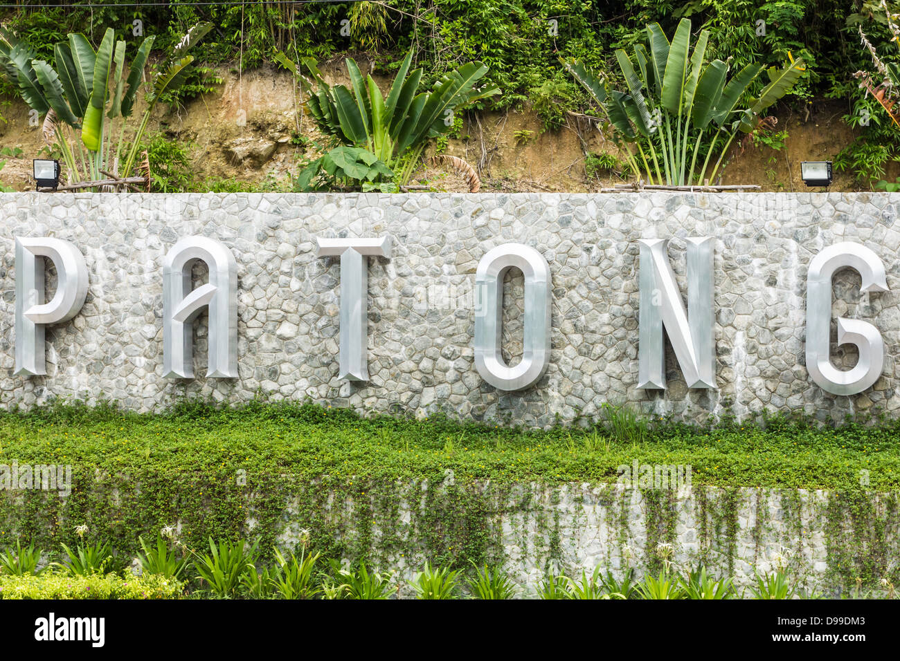 Route de Patong à Phuket, Thaïlande signe - JUN 14, 2011 : Banque D'Images