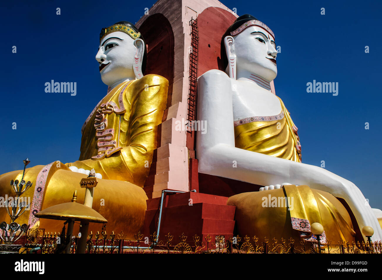 Les quatre bouddhas kyaikpun, Bago, le Myanmar (Birmanie) Banque D'Images