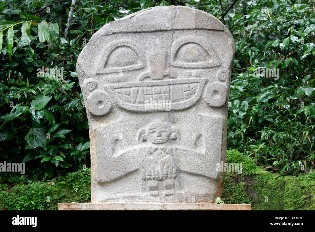 Giant statues pré-colombiennes dans le parc archéologique de San Agustín, Colombie Banque D'Images