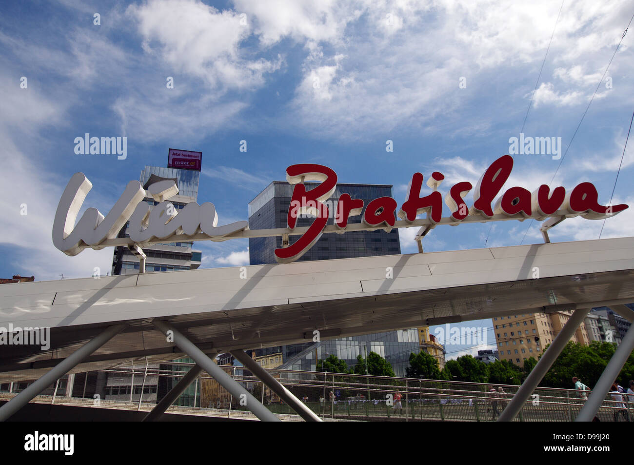 Ienne à Bratislava en bateau : Twin City Liner jetée à Schwedenplatz - Vienne, Autriche Banque D'Images